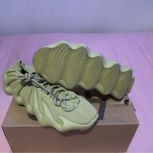 Yeezy 450 Resin Men’s Size 9.5 – Clean Pair